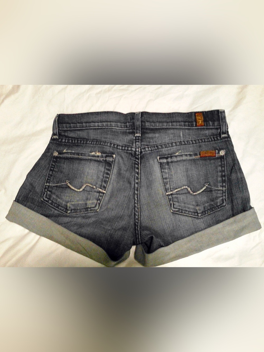 7 For All Mankind Women's Dark Indigo Cuffed Denim Shorts - Size 26 - Picture 2 of 3